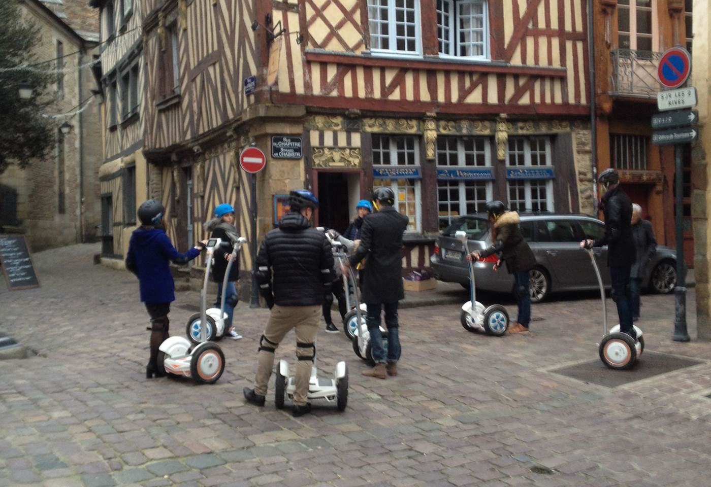 Pilotes en visite vieux Rennes , rue du Chapitre. 12/2017