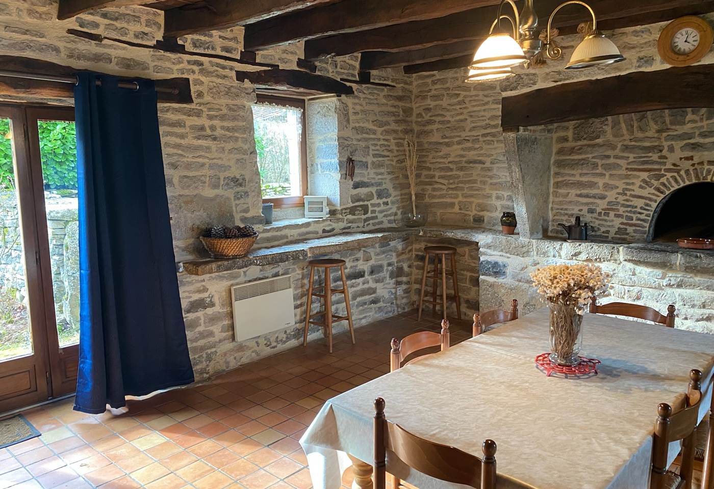 four en bois - Bar en pierre Le Romarin