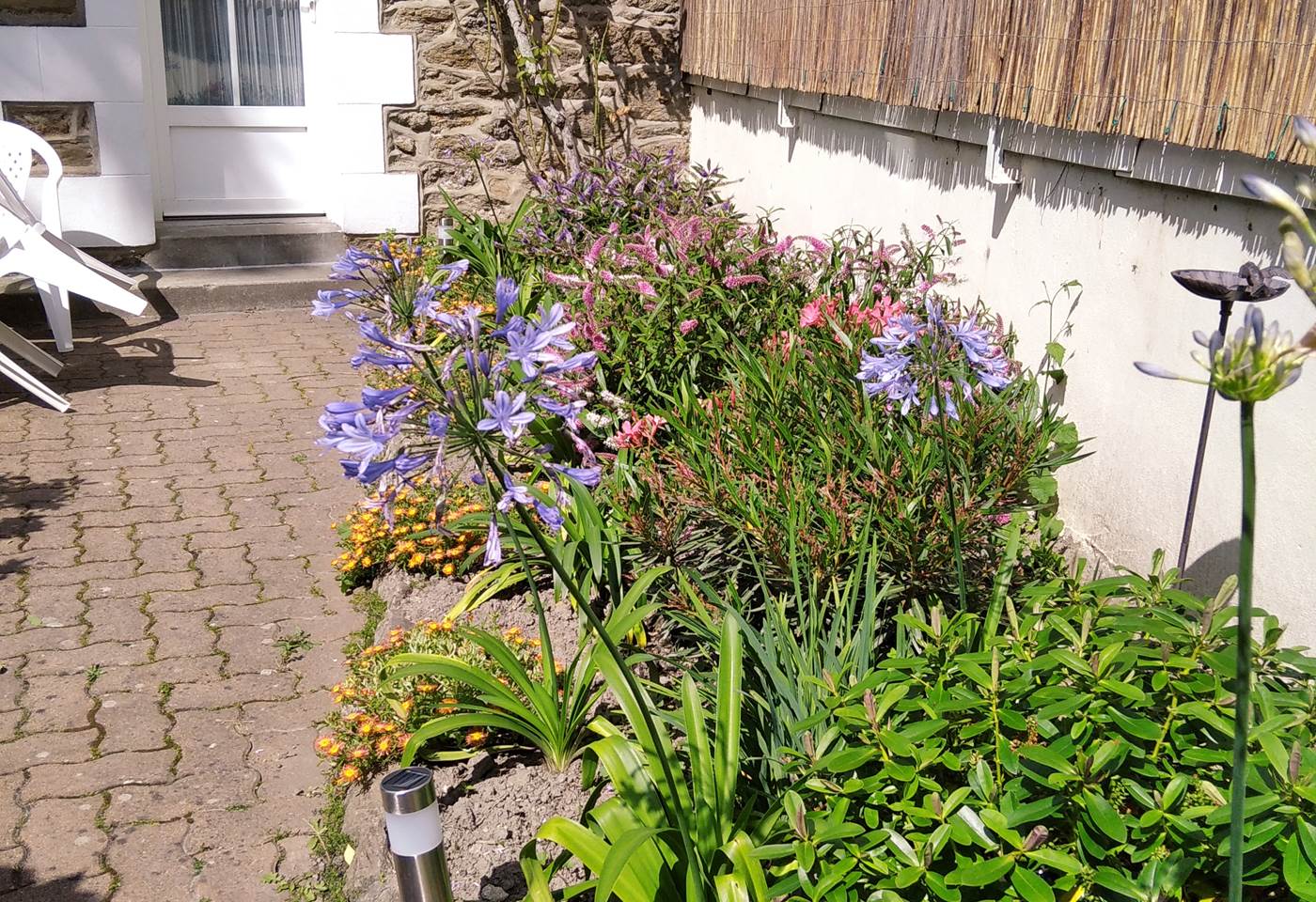 Clos de la Fontaine Dinard, N°4 massif de fleurs