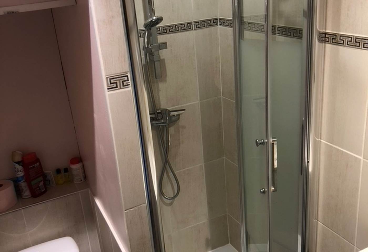 Salle de bain avec douche à l' italienne