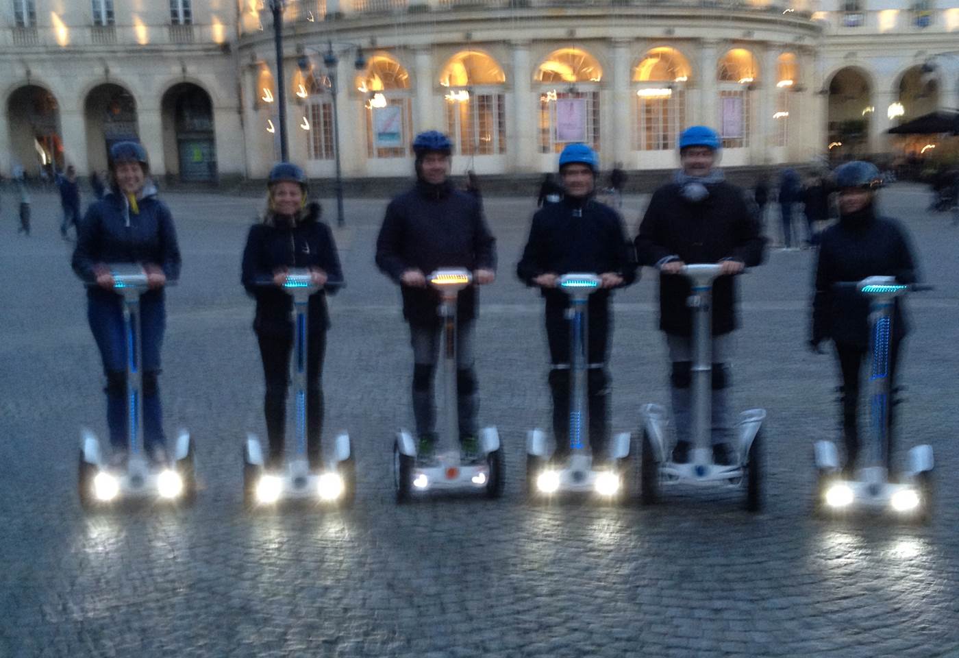 Equipe de pilotes place de la mairie et Opéra . 12/2017