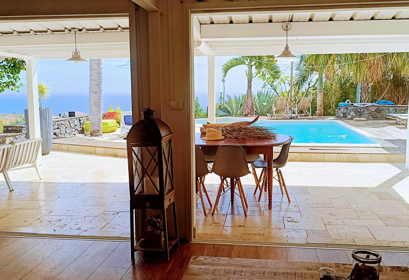 Vue depuis le séjour et l'espace TV