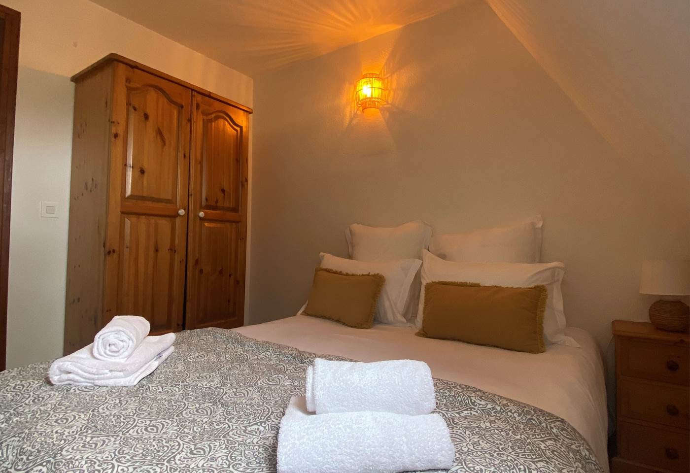 Chambre double lit 140 cm