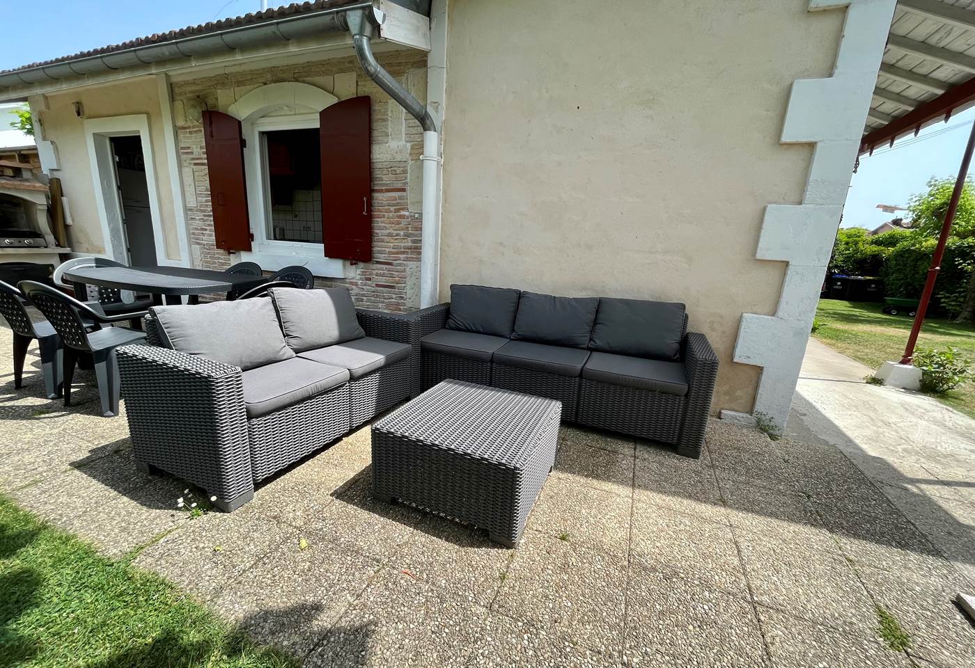 Le coin salon de jardin au calme et ombragé