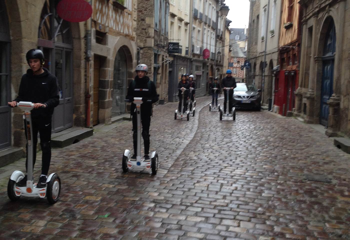 Equipe de pilotes , rue du Chapitre Rennes . Nov 2017.