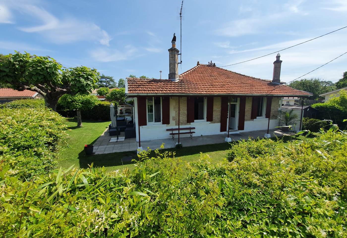 En hauteur tout le jardin de la villa Florian