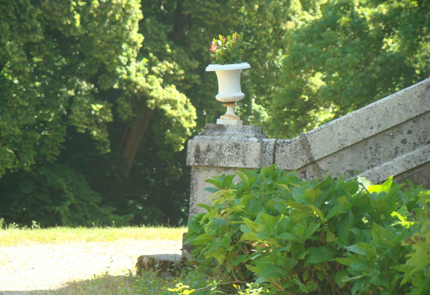 Derrière le château