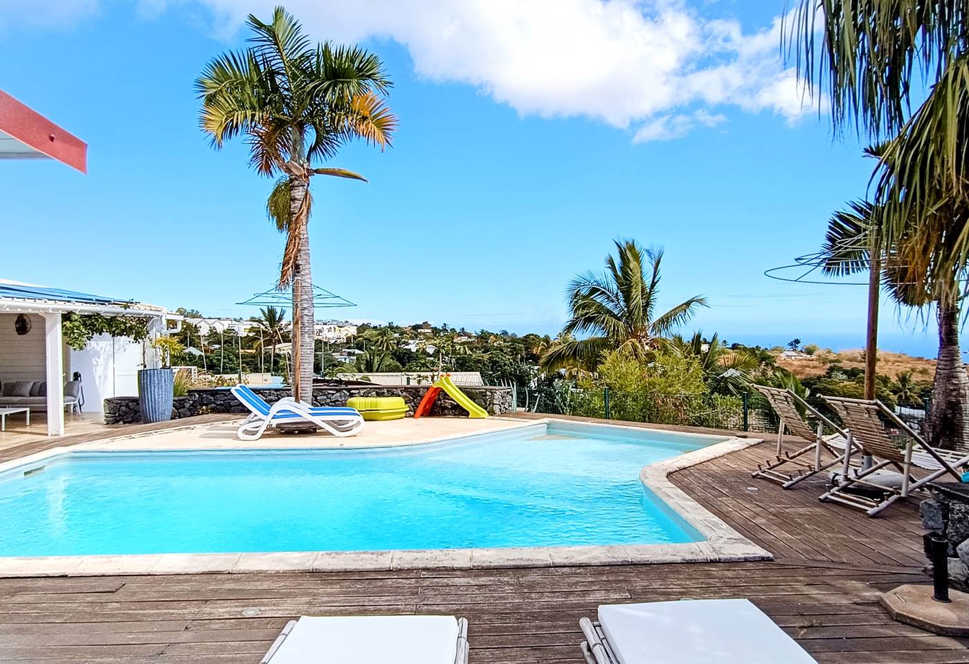 Espace détente caillebotis, chaises longues