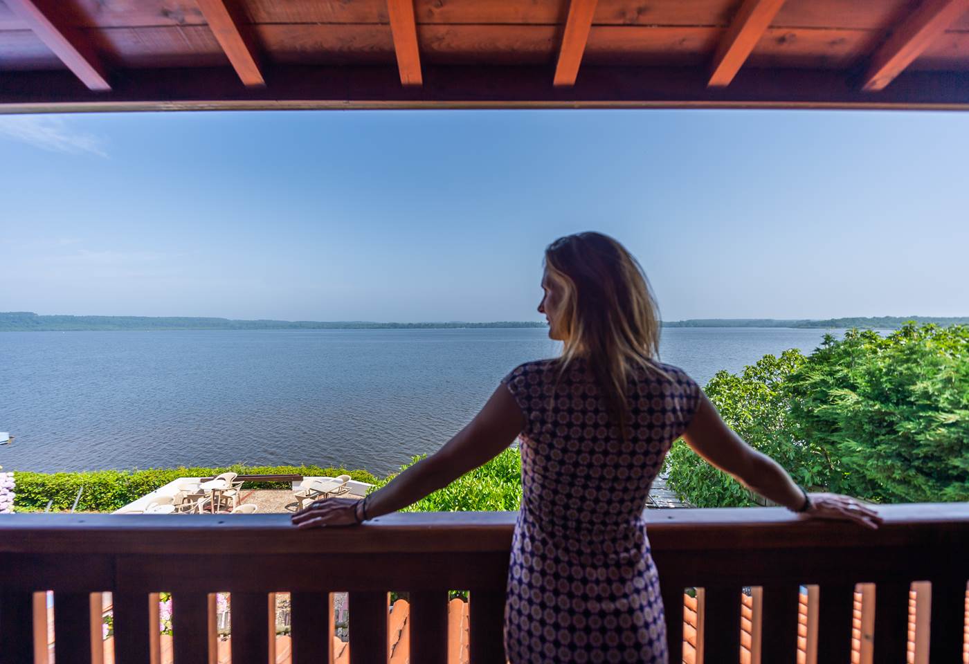 Balcon vue sur le lac chambre appartement
