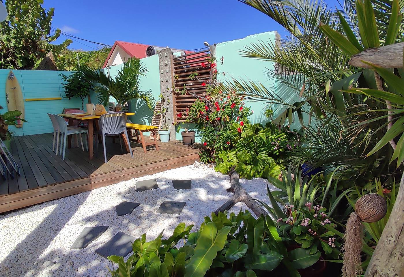 Petit coin de verdure de la Kaz Auberge