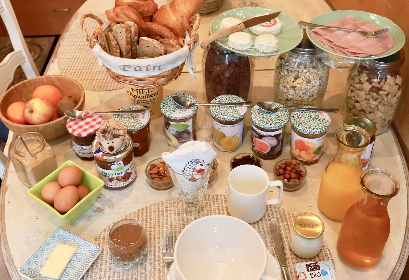 Profitez d'un super petit déjeuner copieux et convivial !