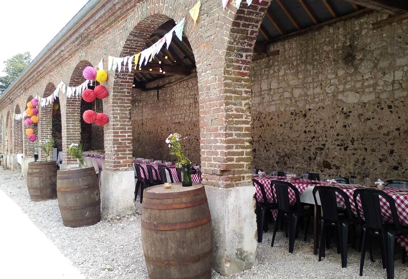 Repas sous les arcades