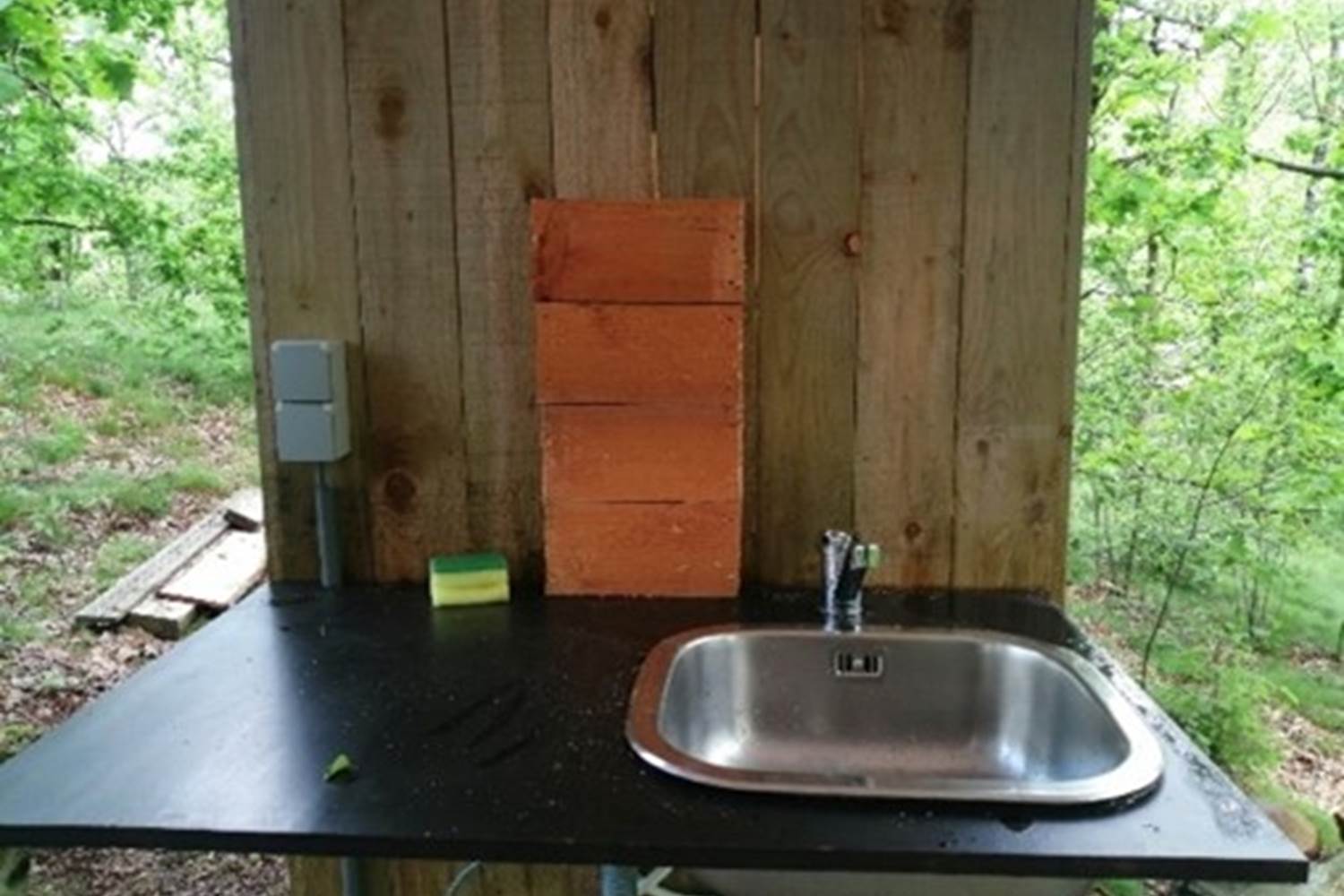 Mon lit dans l'arbre coin évier