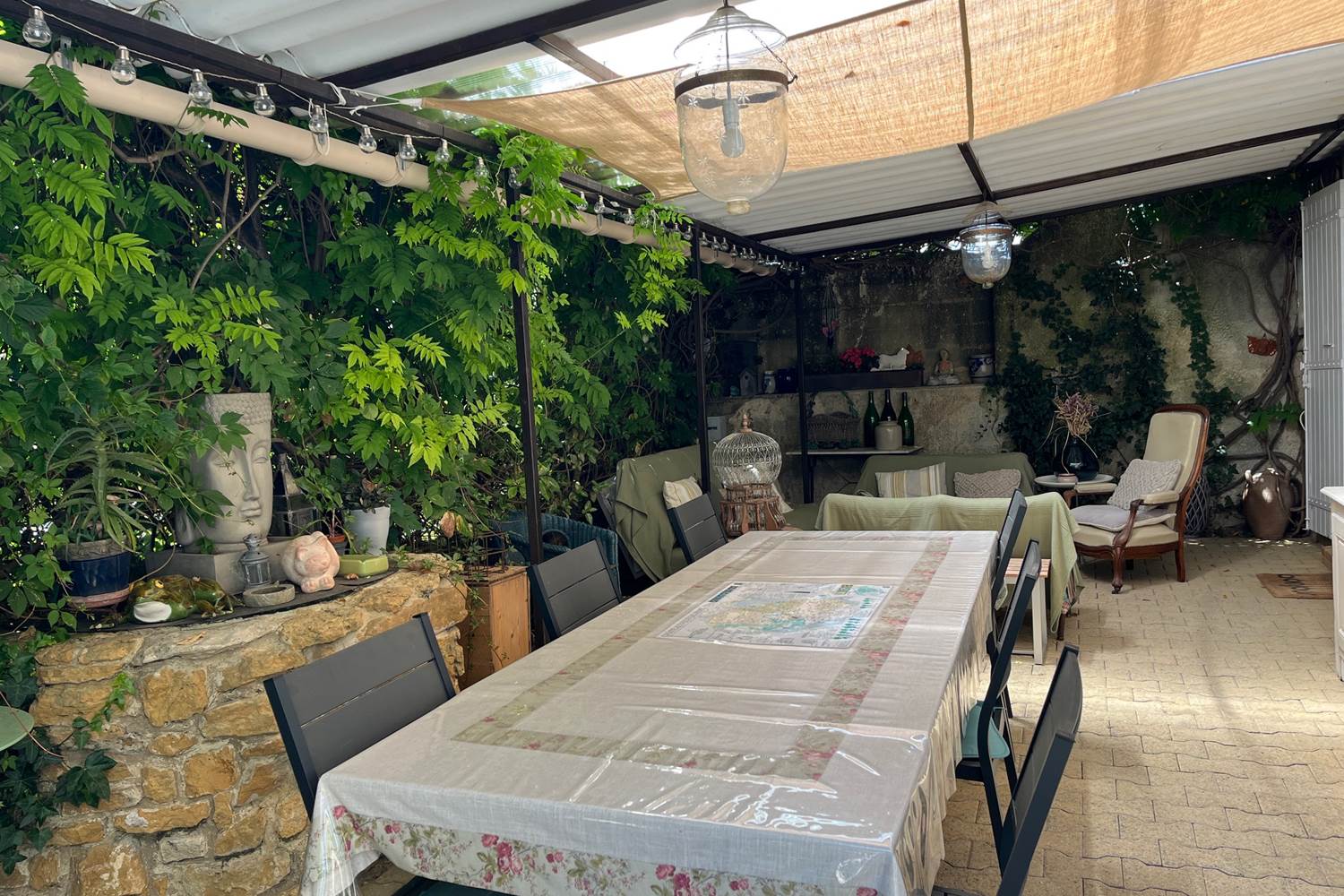 Chambre Mont Serein / Table du Petit-Déjeuner