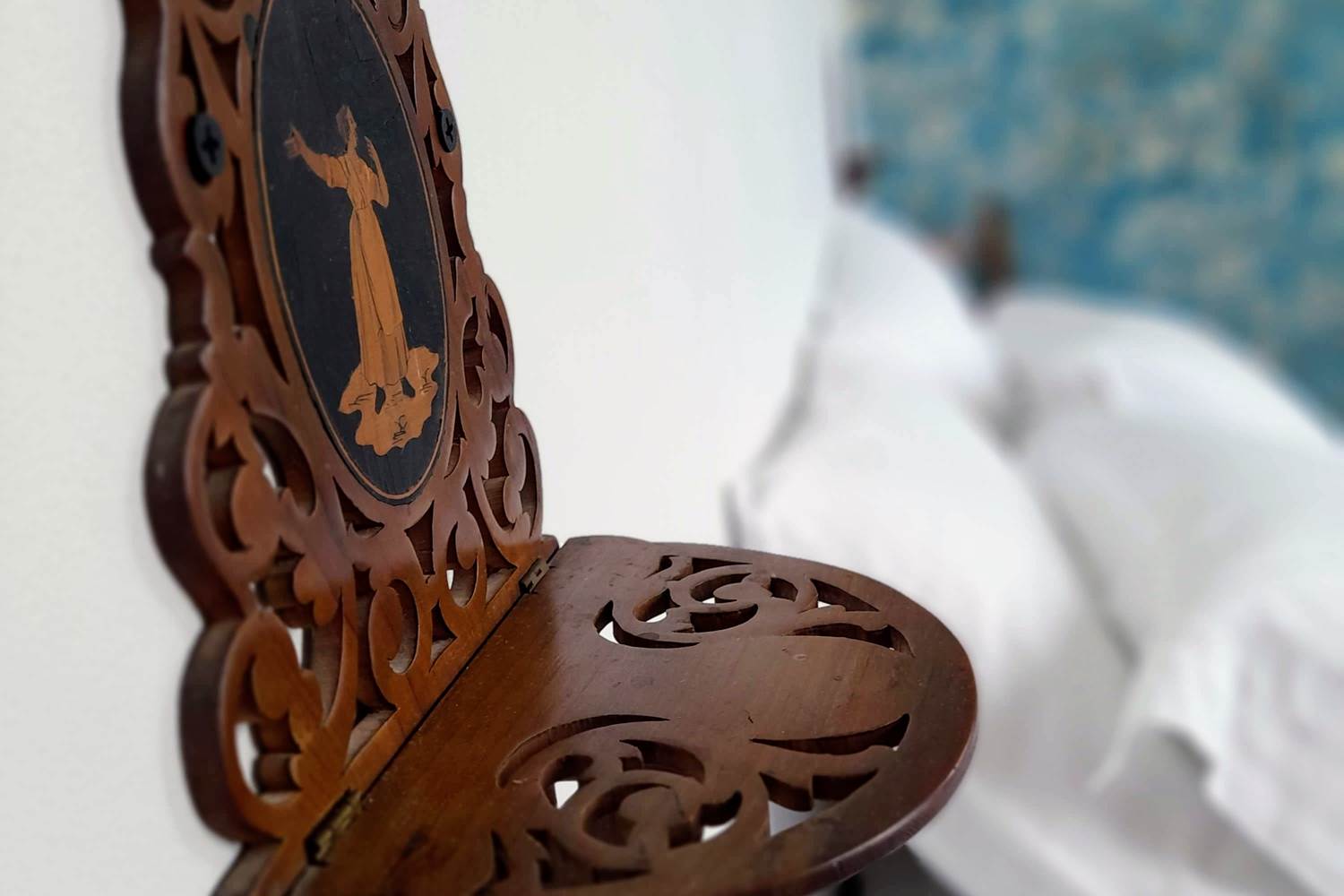 Étagere marqueterie niçoise fin XIX ème siecle