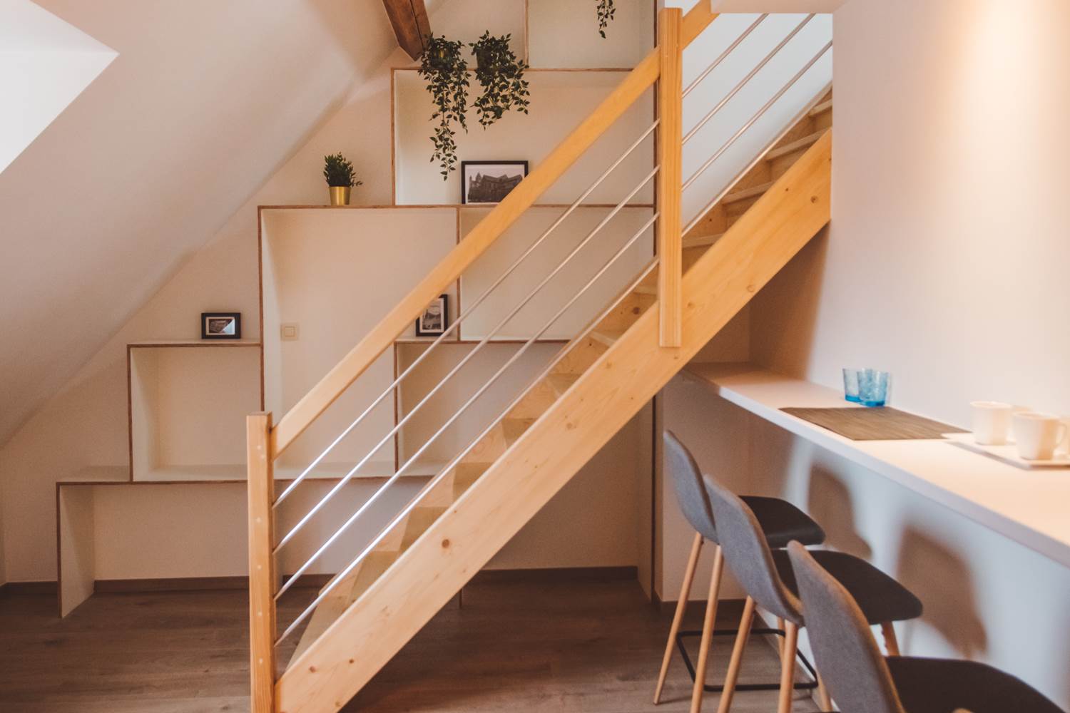 305 STUDIO DELUXE AVEC CUISINE-SALON