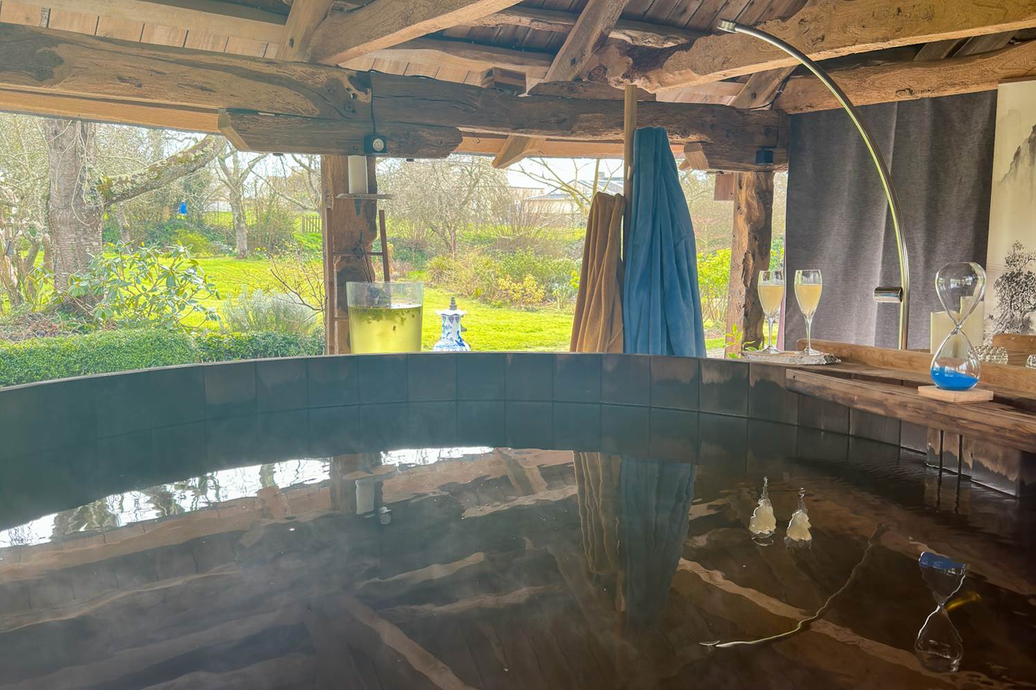 profiter des bienfaits de l'eau chaude reminéralisée au sel d'Epsom du bain Ofuro