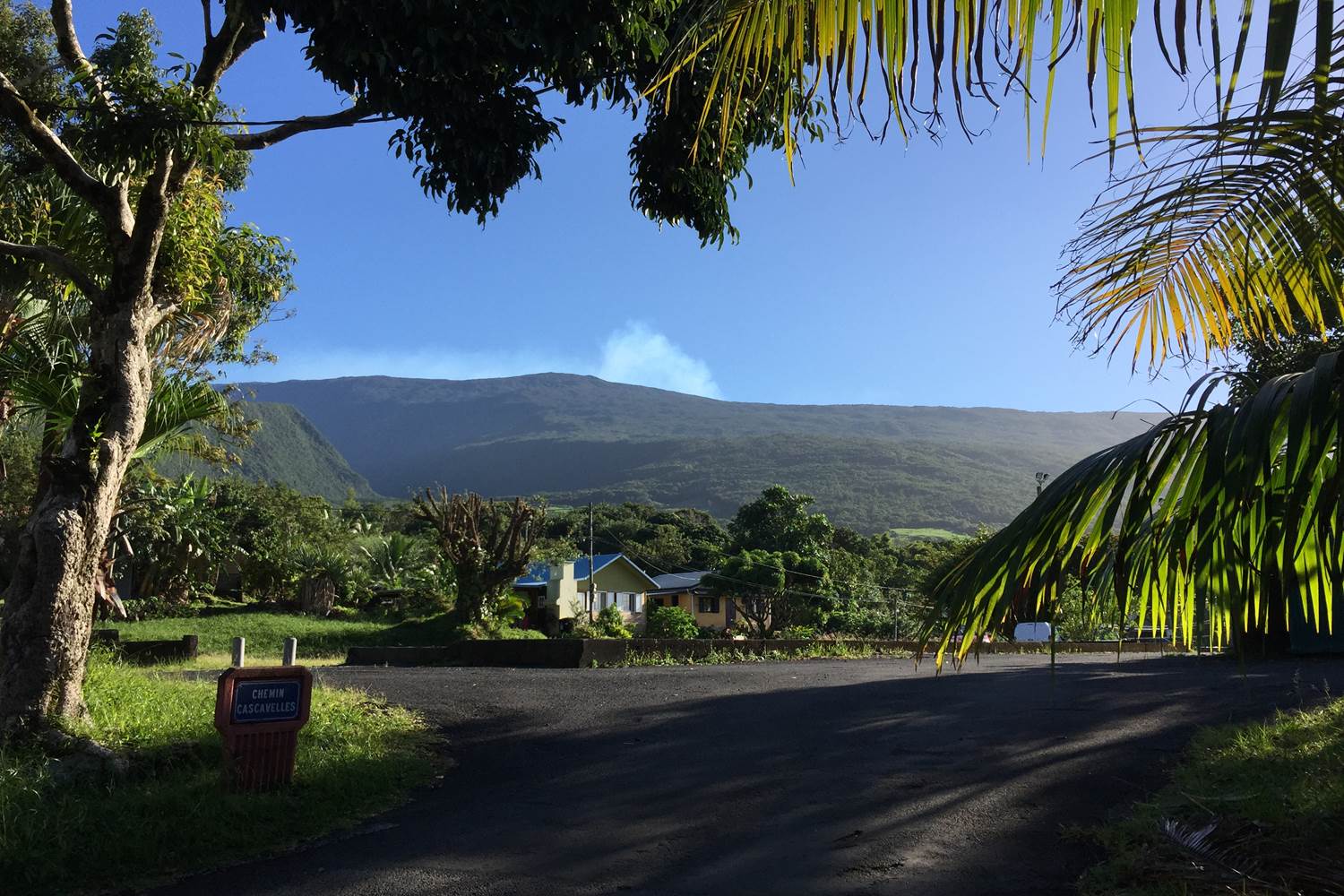 Vue du village sur le volcan