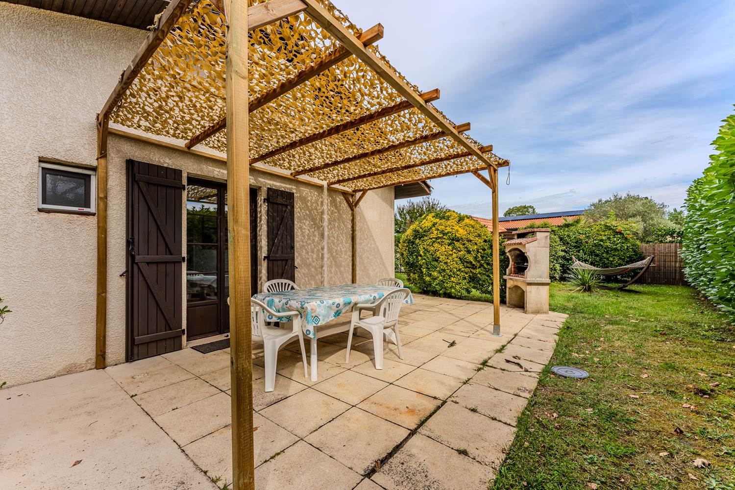 Terrasse - Barbecue gîte 1