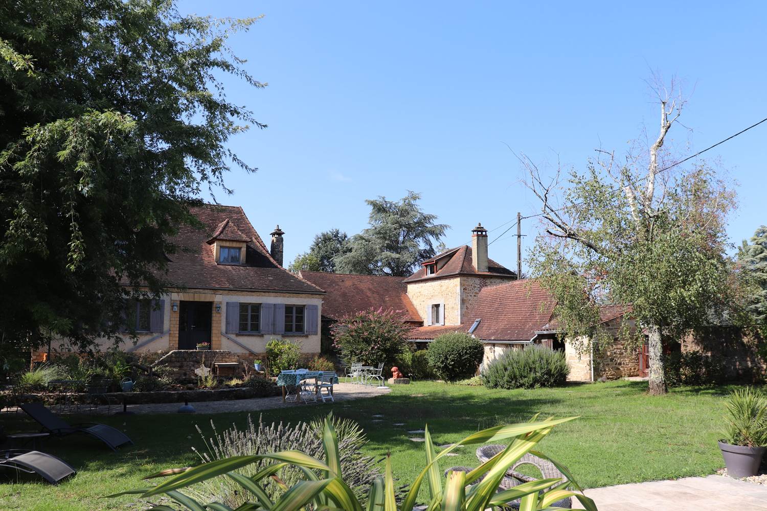 Les Charmes de Sarlat - Chambre d'hôtes Sarlat - Facade maison - entier avec jardin