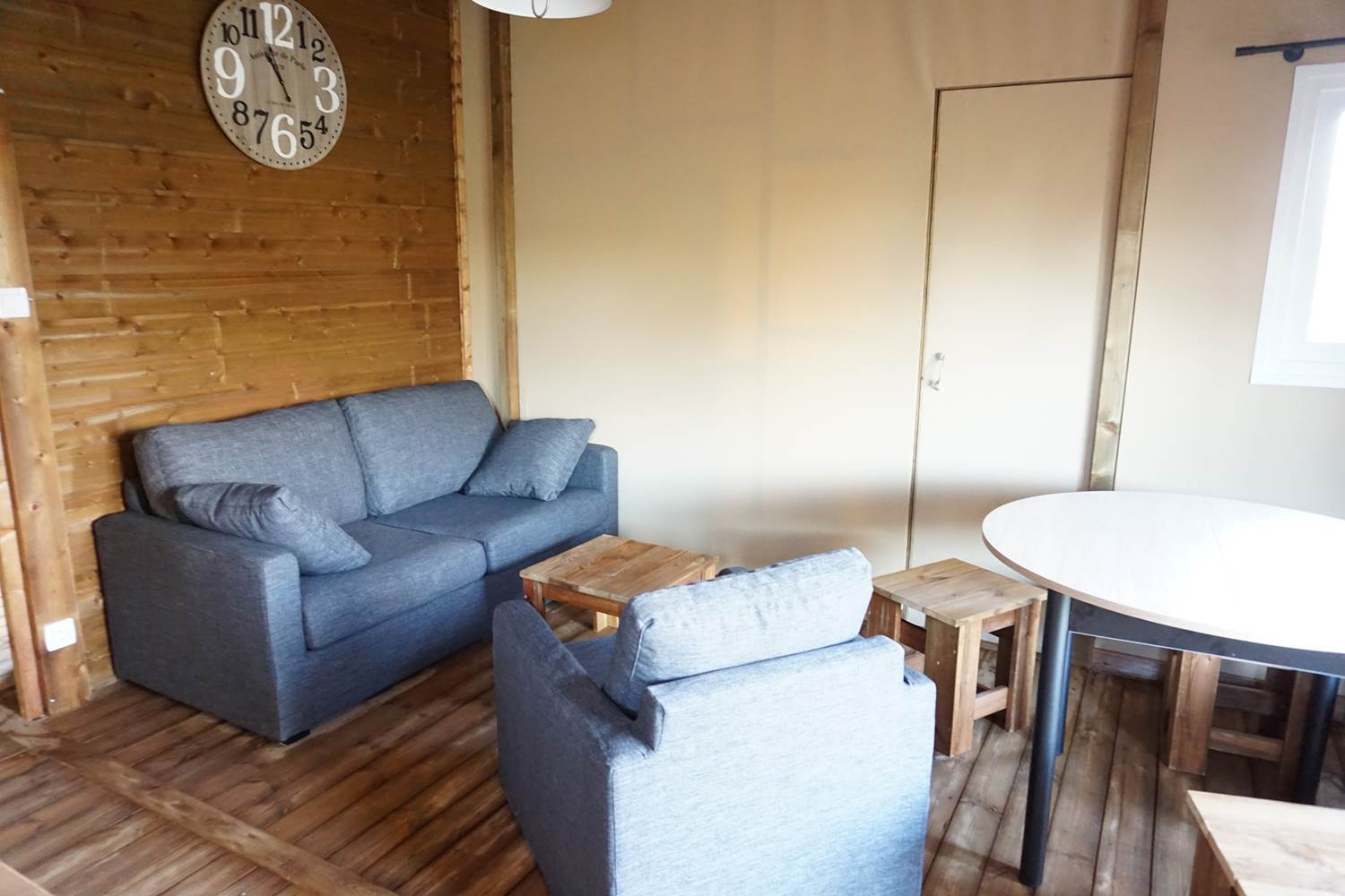 F4CAFF8F-29C7-4DBE-B253-E1EFE5701415