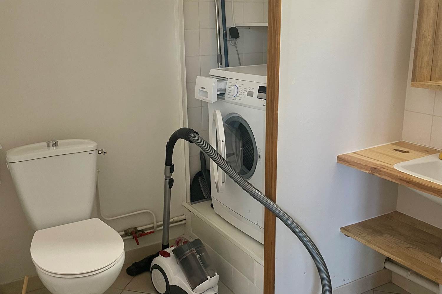 2ème WC le phare des baleines