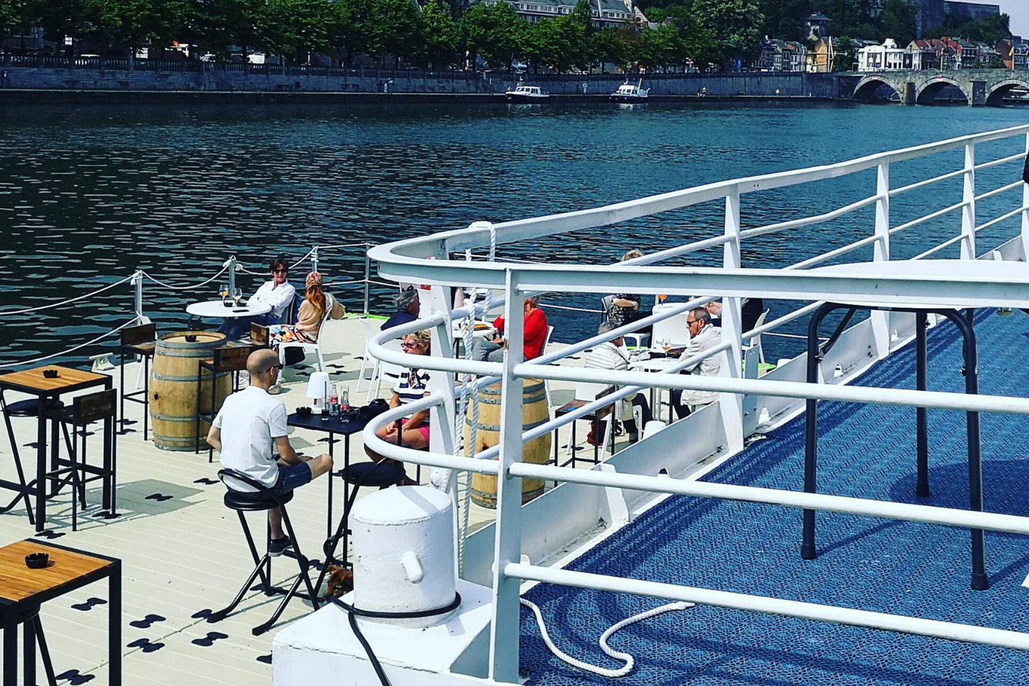 Terrasse flottante Les Capitaineries de Namur