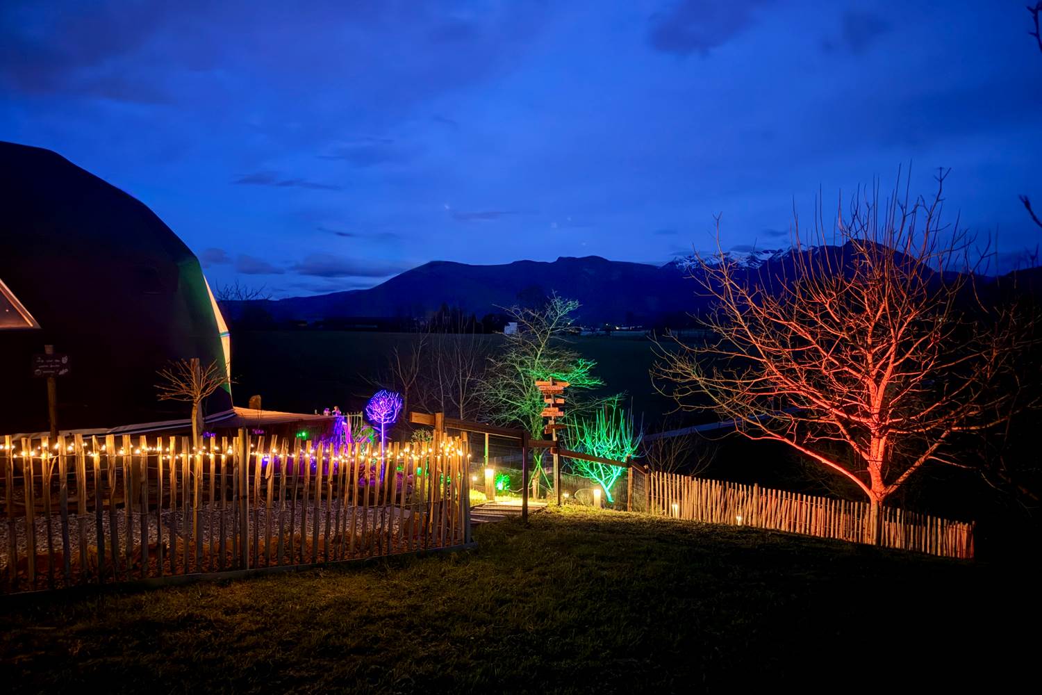 Éclairage coloré automatique : 2h à partir du coucher du soleil