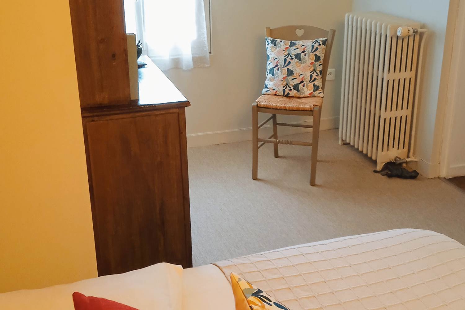 Dans la chambre - chambre d'hôtes l'Éphémère à Limoges