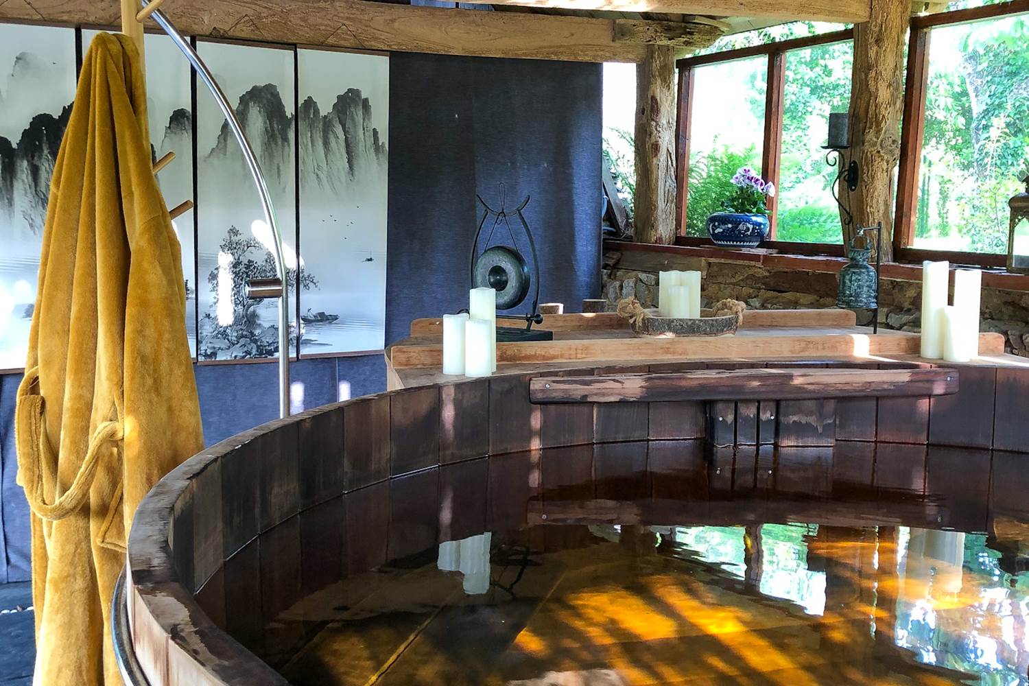 détente absolue dans le bain chaud Ofuro