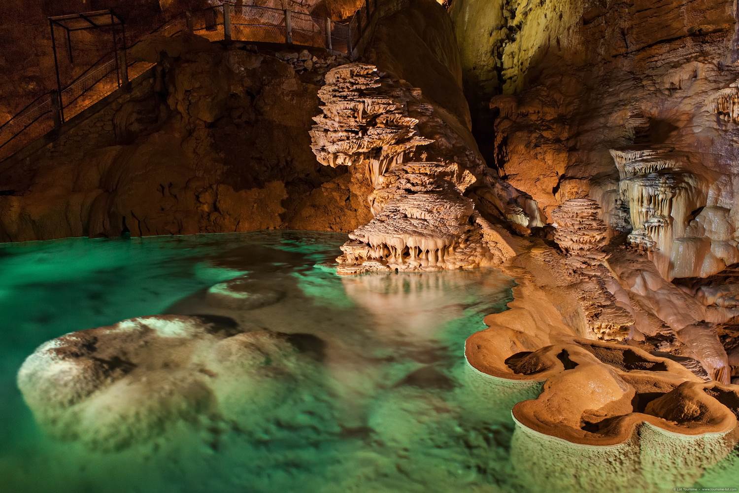 Vue générale sur la Pile d_Asiettes au Lac Supérieur de la Salle du grand Dôme