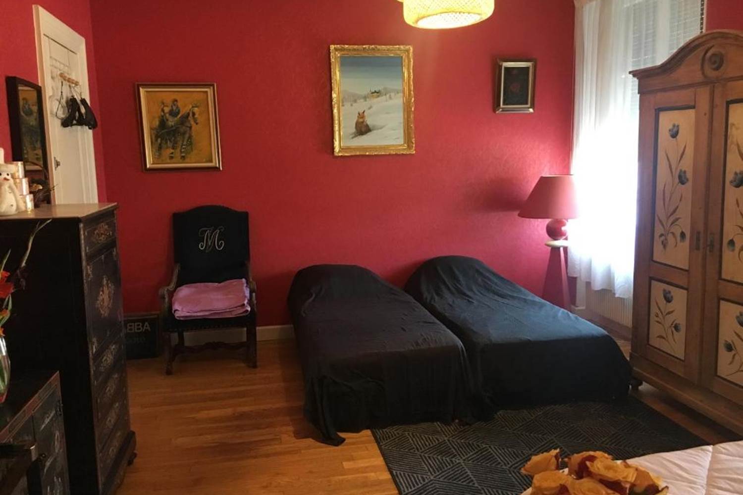 CHAMBRES-GUEBWILLER-Chambre-Quadruple-avec-Salle-de-Bains-Commune-4-personnes-Lits-Simples