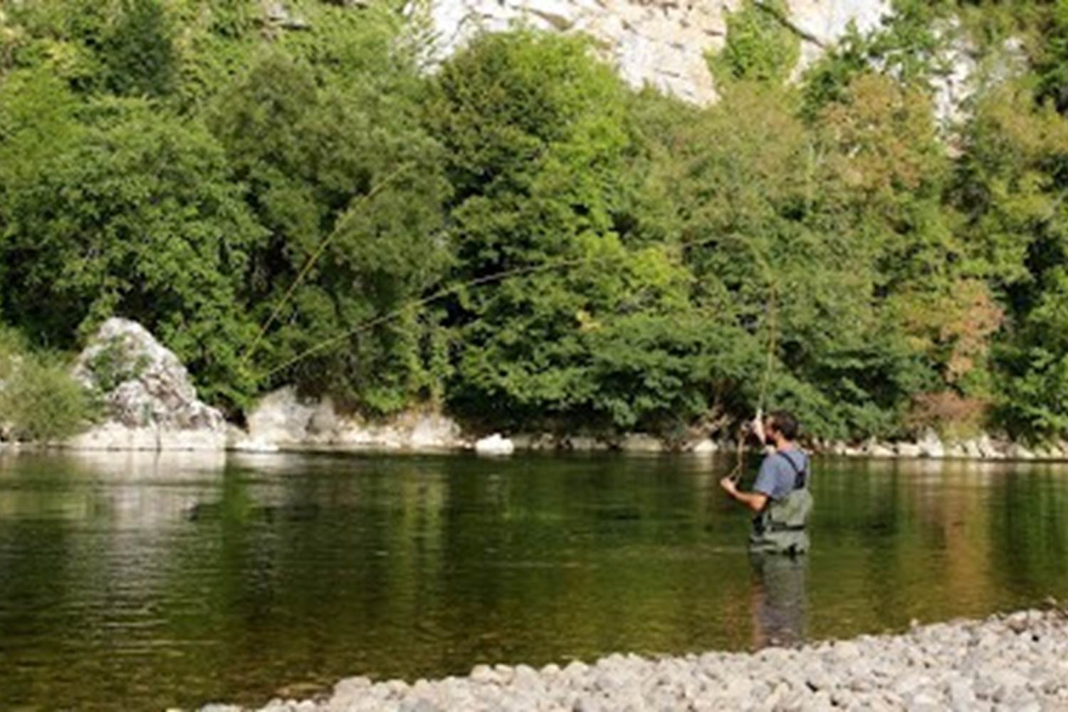 pecheur_alamouche_riviere_dordogne