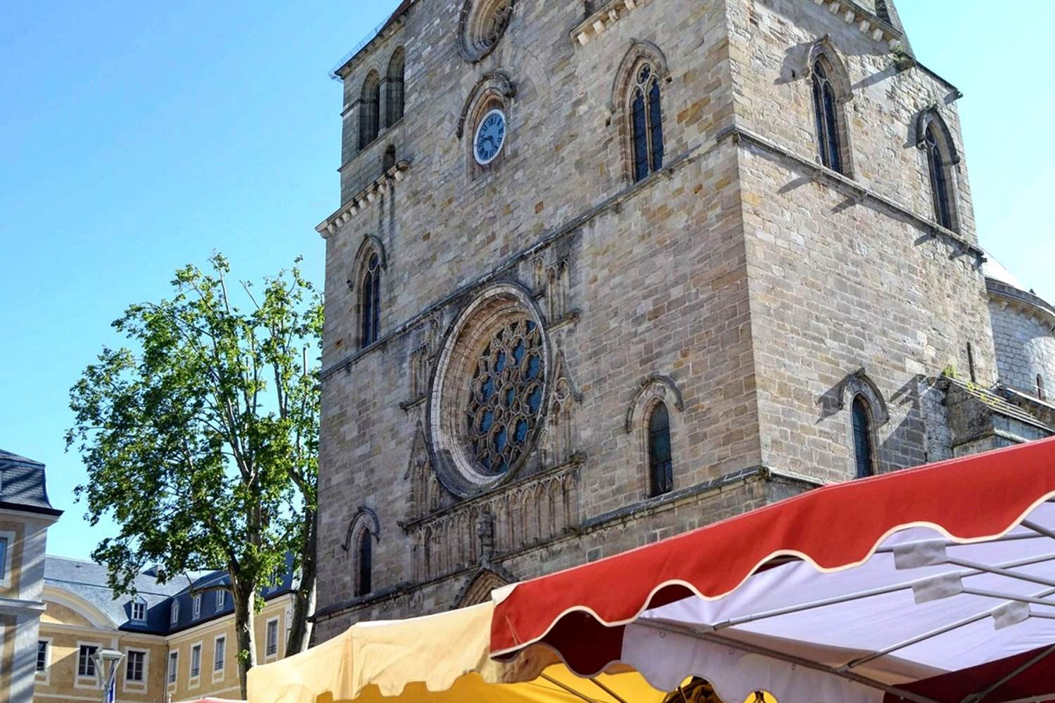 Marché de Cahors, place de la Cathédrale