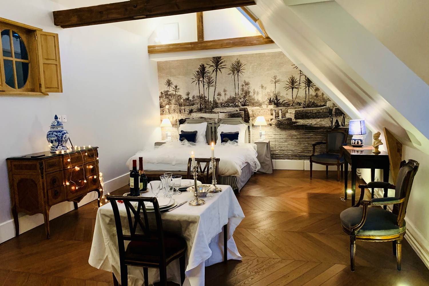 table de fête dans la suite Edouard