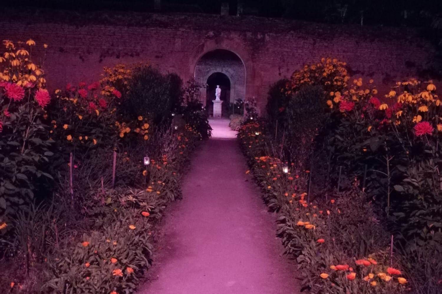 MAGNIFIQUES JARDINS ILLUMINES AU CHATEAU DE CANON