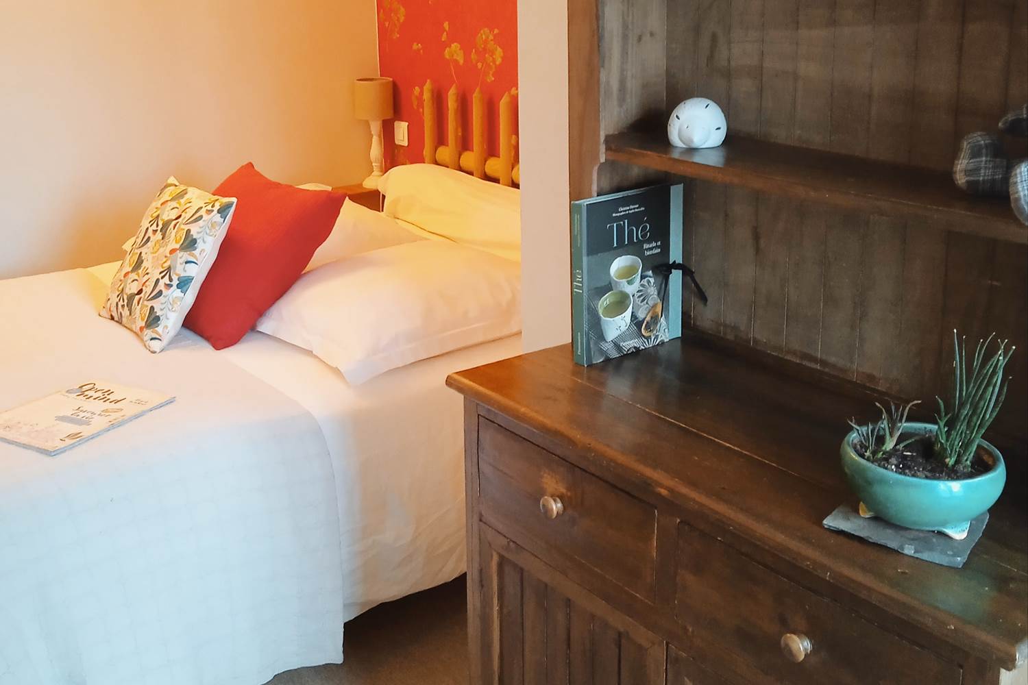 Dans la chambre - chambre d'hôtes l'Éphémère à Limoges