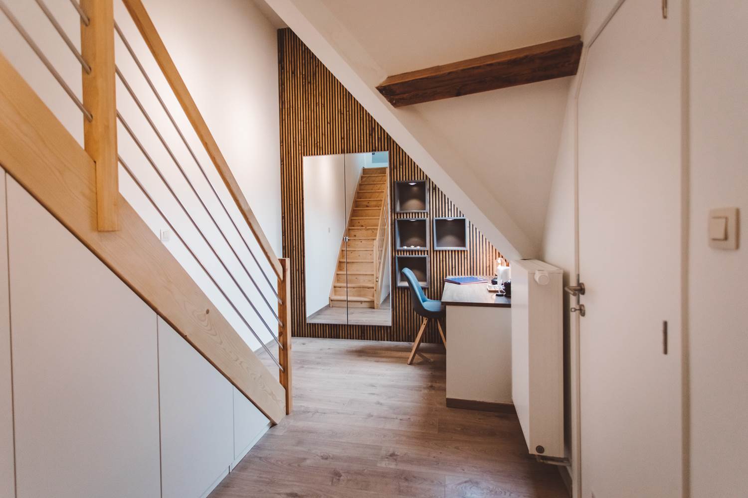 306 STUDIO AVEC CUISINE -SALLE A MANGER