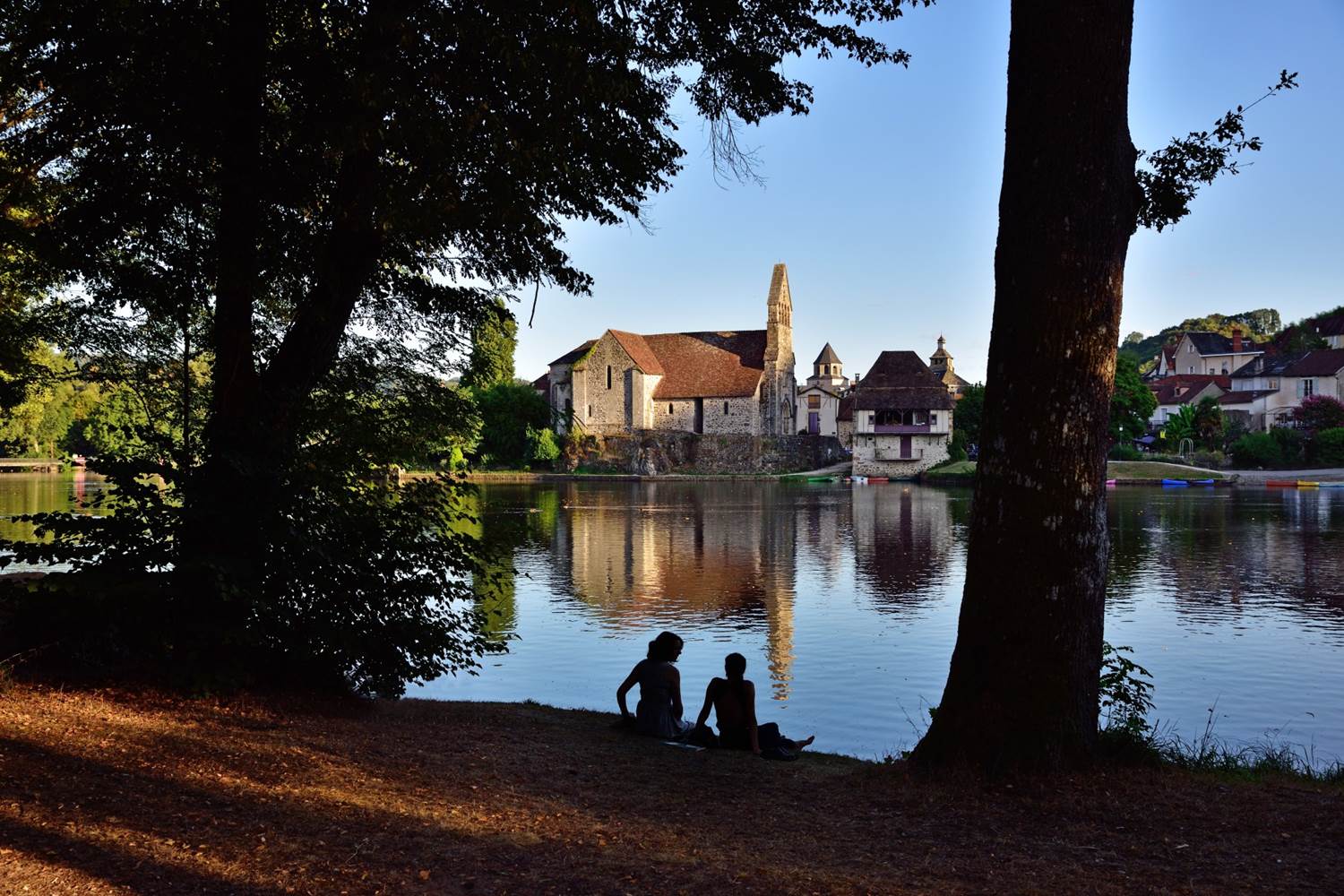 BEAULIEU, LES BORDS DE LA DORDOGNE