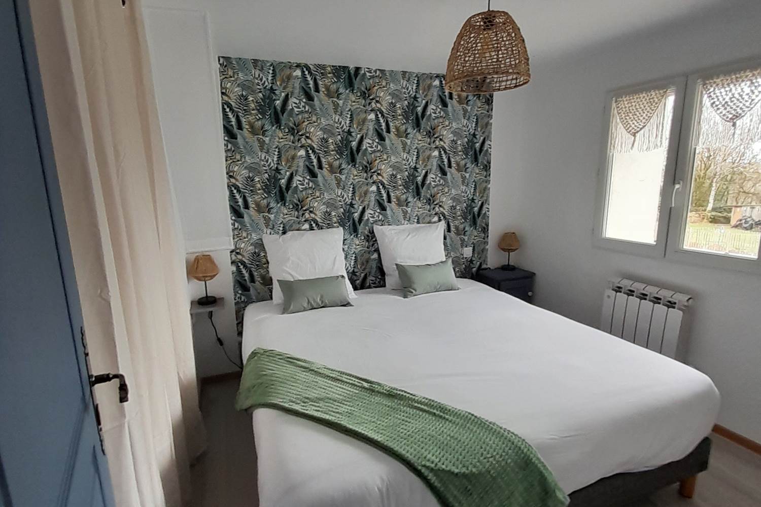 Chambre du bas avec lit king size