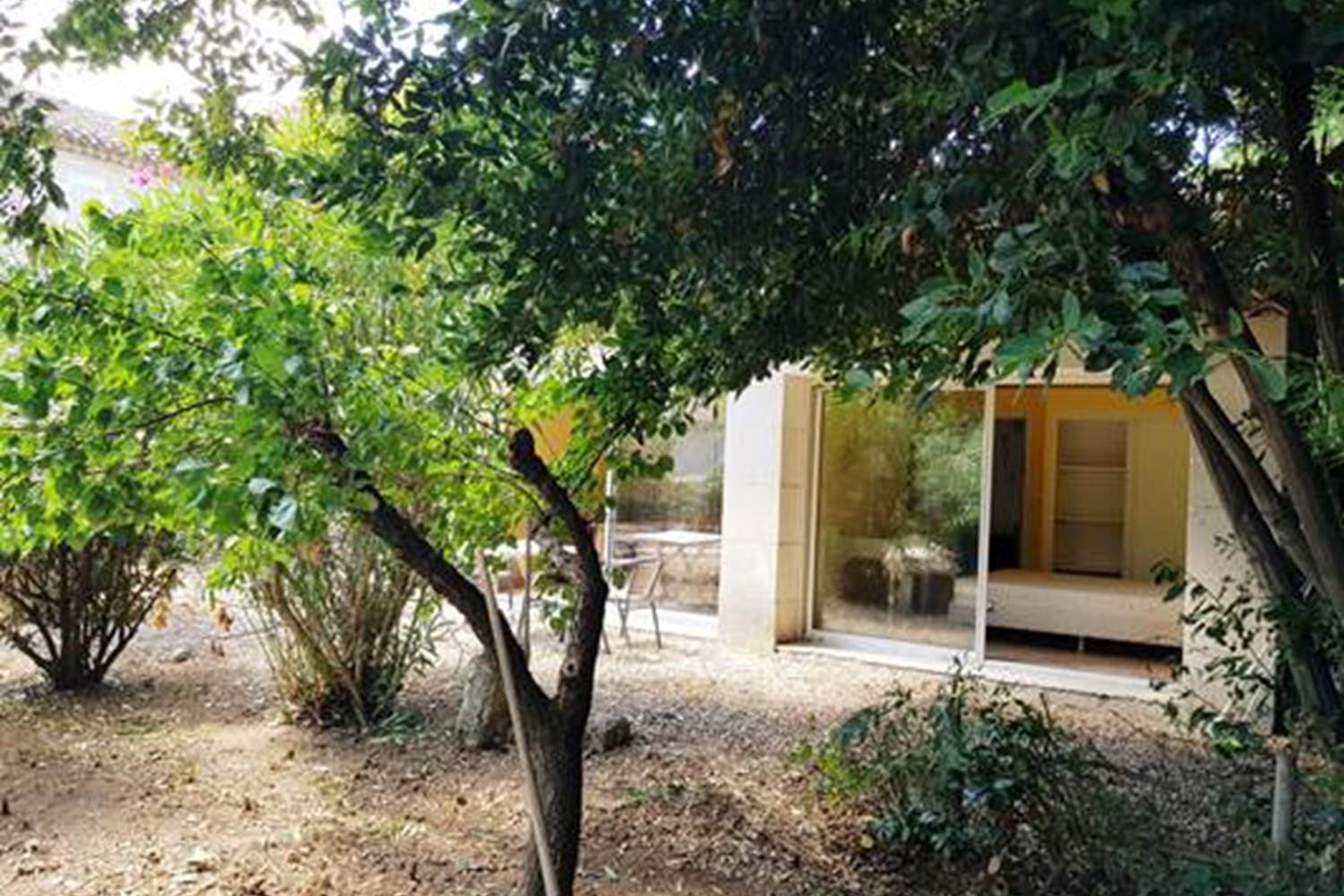 coin-repas-terrasse-cottage-provence