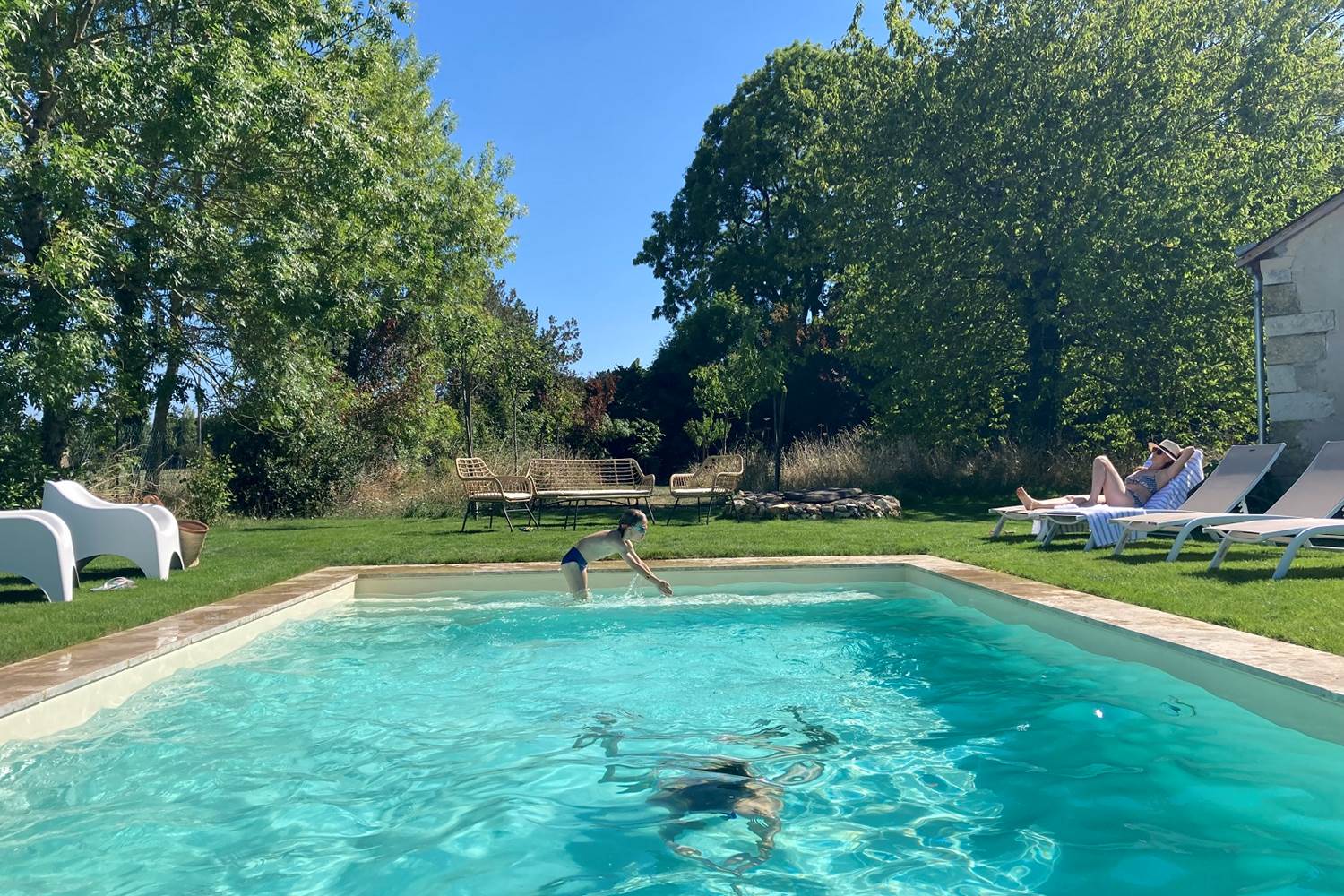 chambres-d-hotes-amboise-maison-chemin-piscine