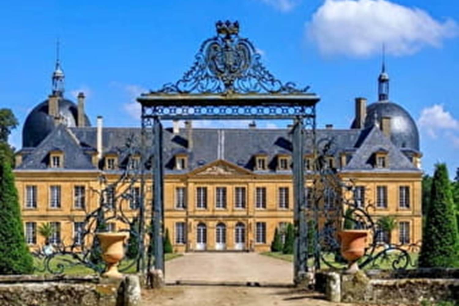 Le  château de Digoin à 24km