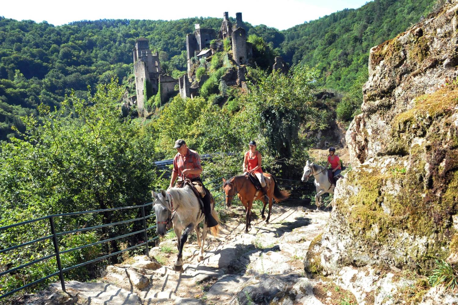 A cheval aux Tours de Merle
