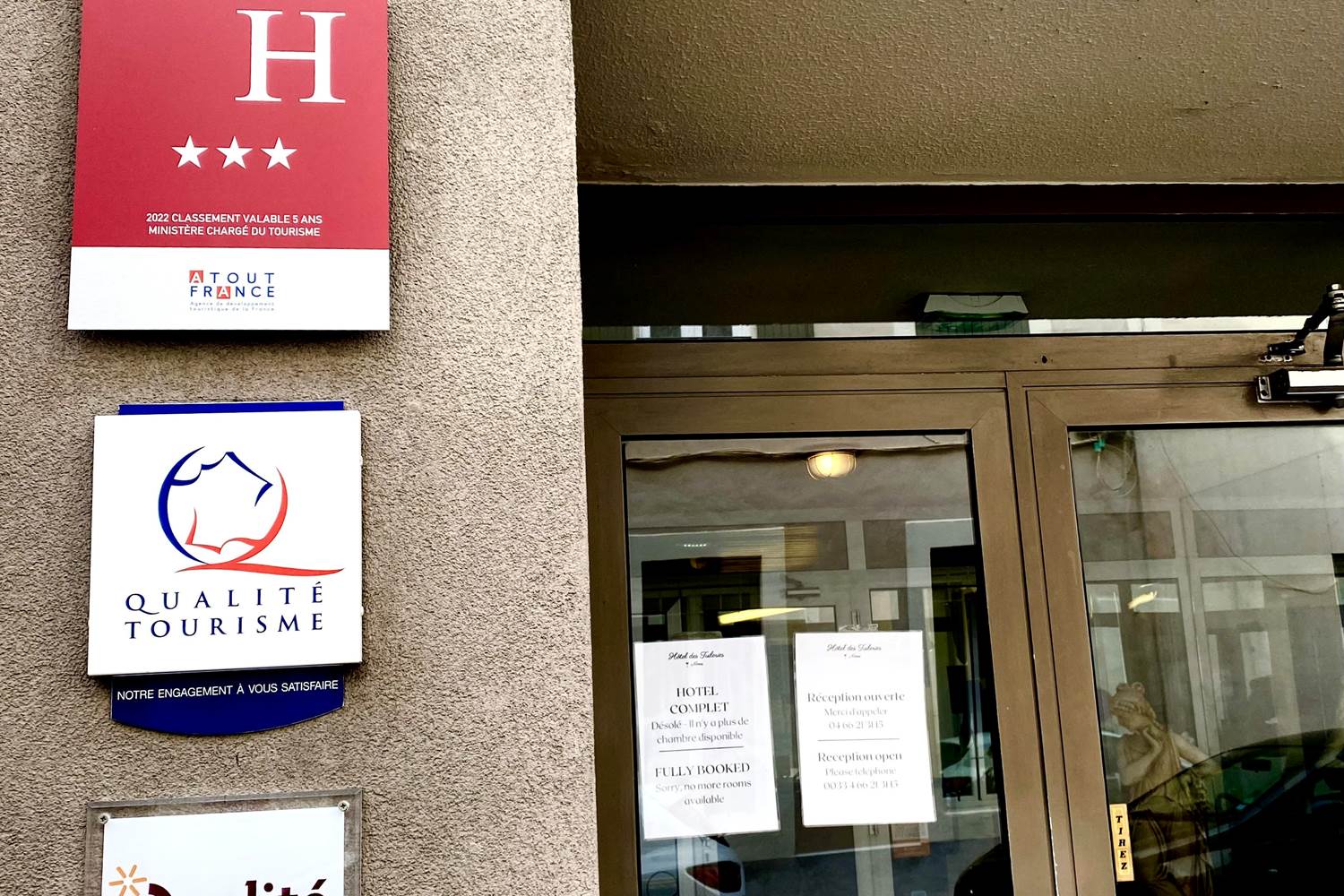 Affiche extérieure des 3 étoiles