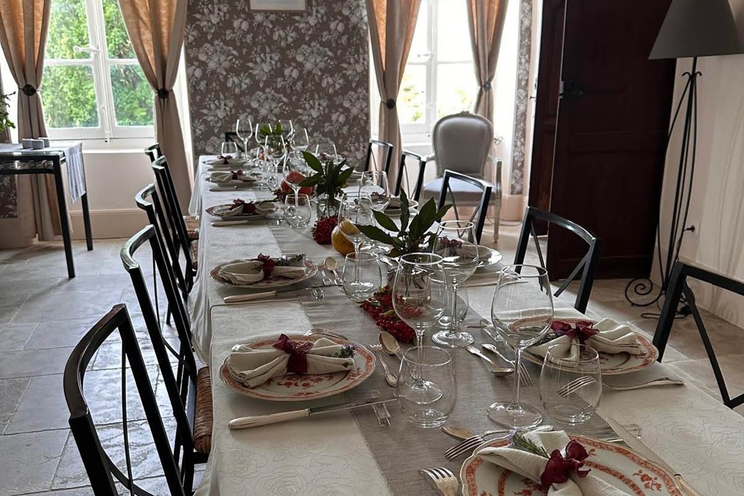 The table is ready for lunch