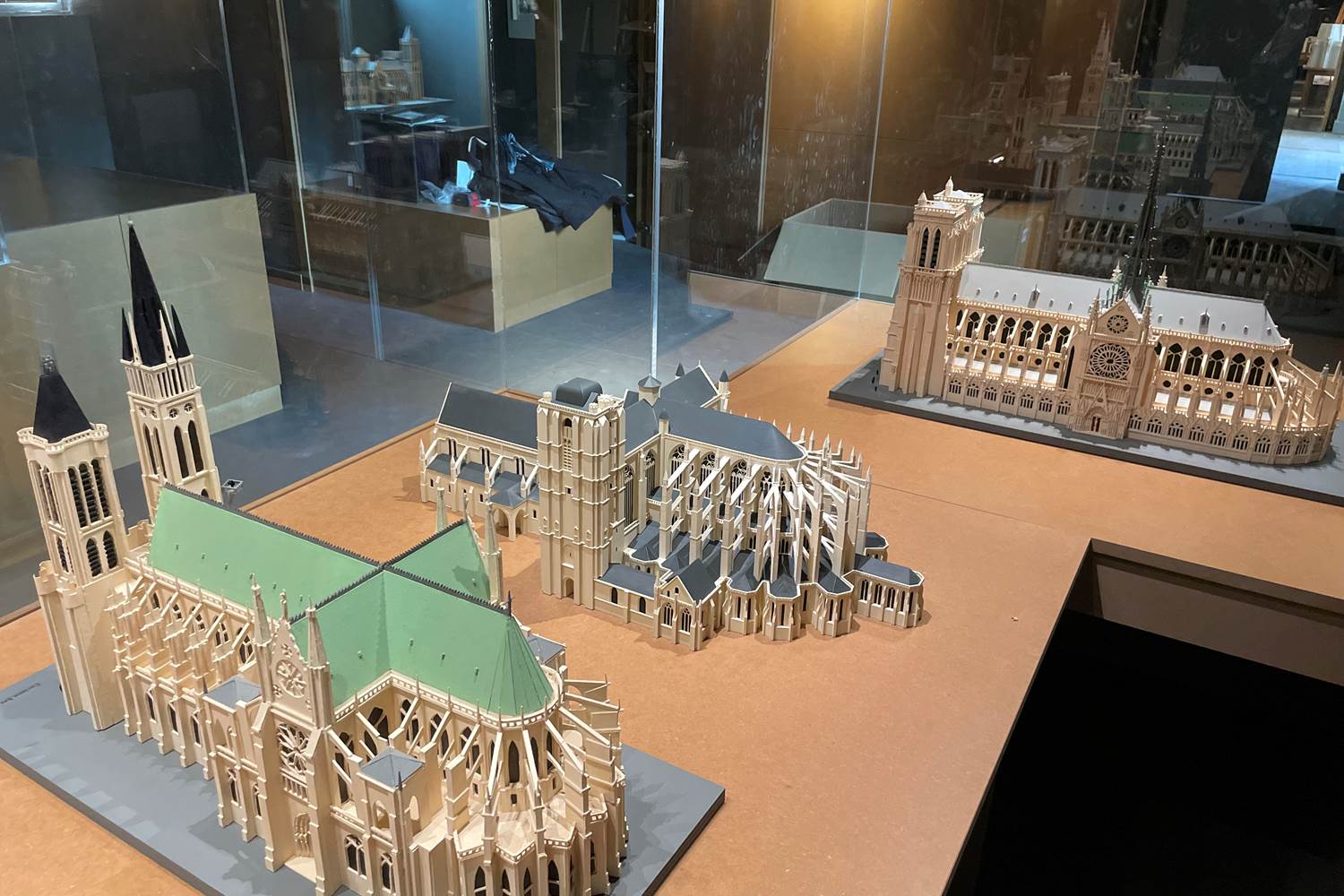 Salle des " Piliers de la terre" , unique en France !