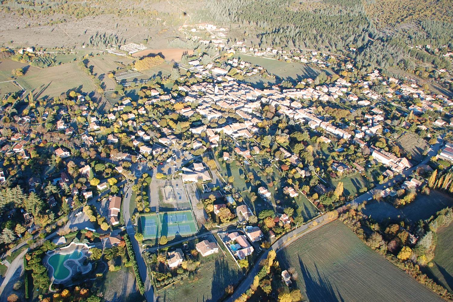 Saint Etienne Les Orgues vu du ciel