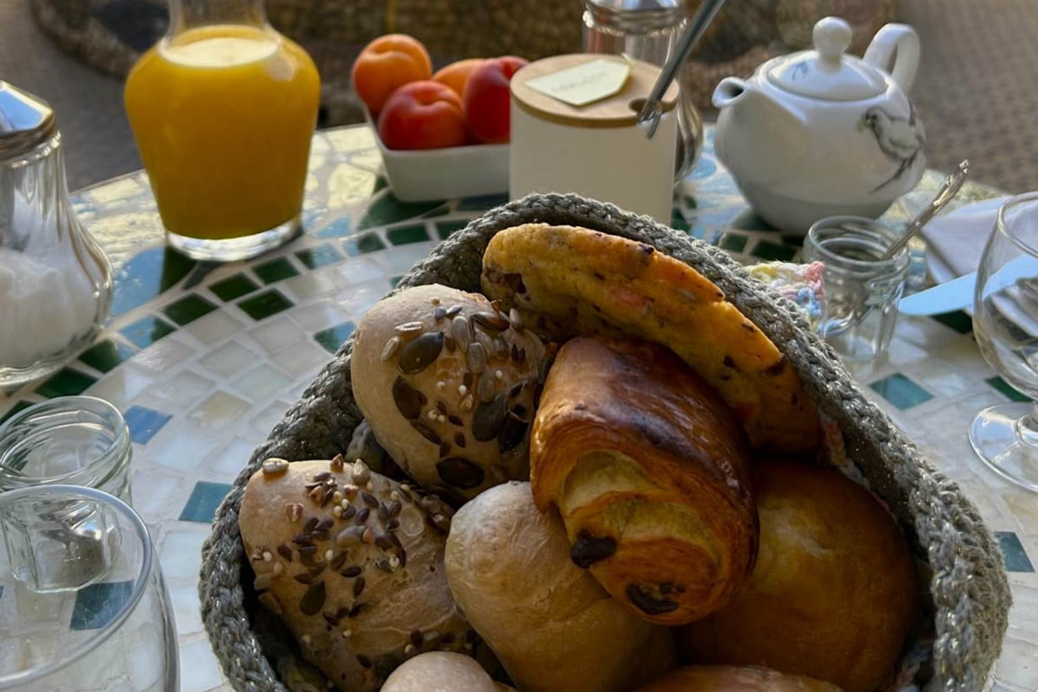 Série petits déjeuners : la table et la panière