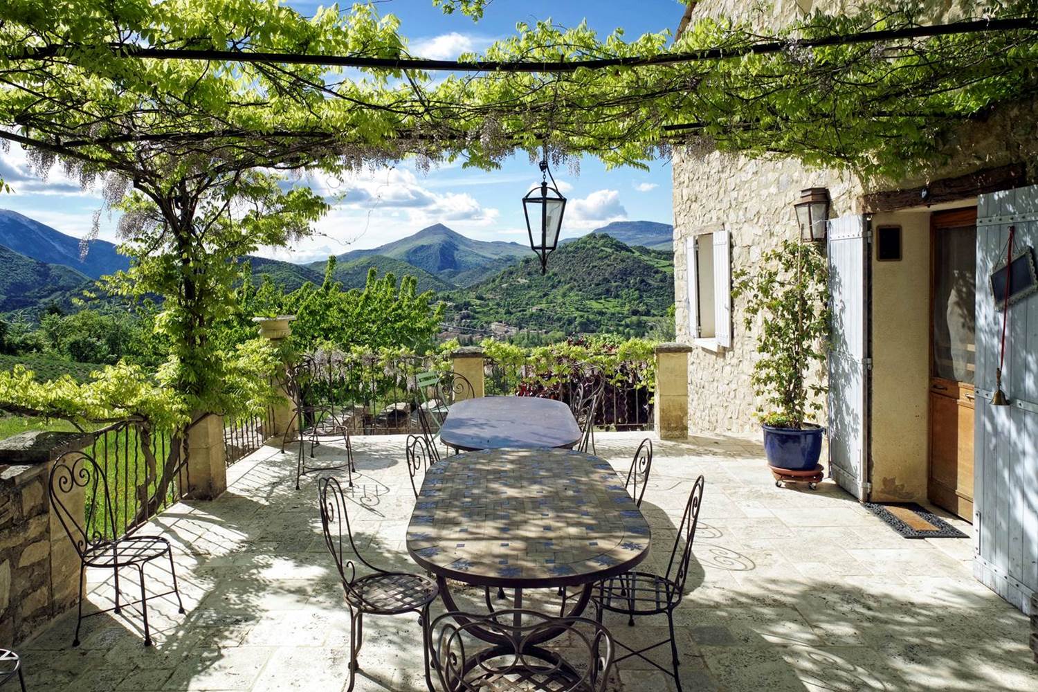 Le Deffends de Redon - la terrasse du petit-déjeuner